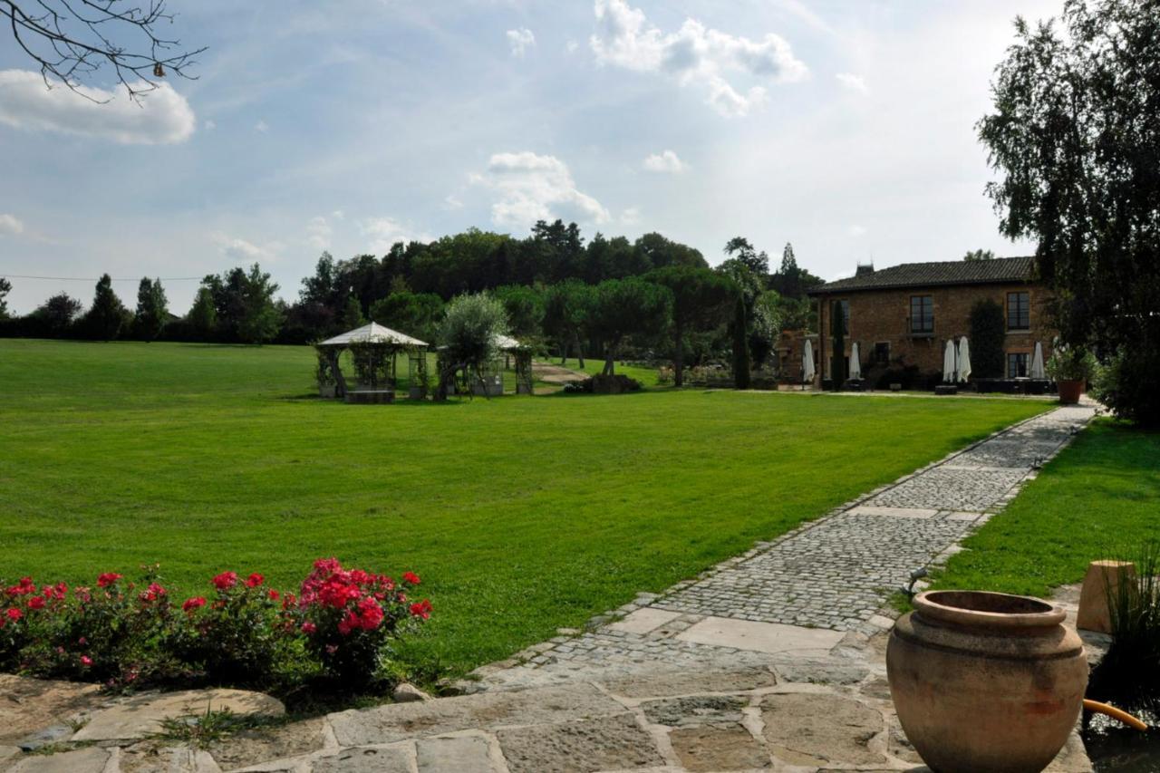 Domaine De La Ruisseliere Hotel Lacenas Exterior photo